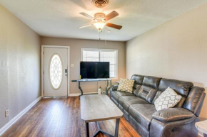Spacious Orange Rental about 3 Mi to Museums and Garden!